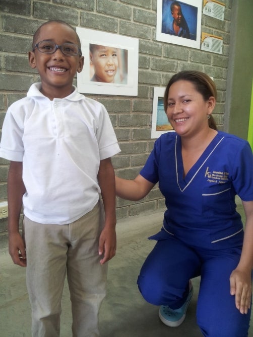 015 (1) Colombian elementary school child with his new eye glasses