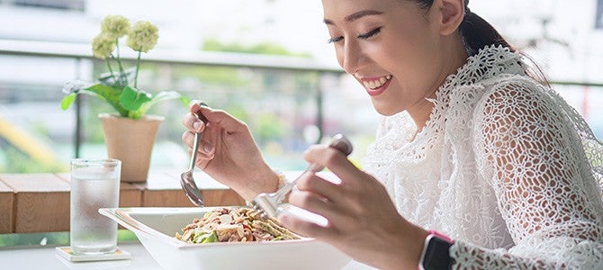 Magnesium_In-Article Image 01 women eating a healthy meal