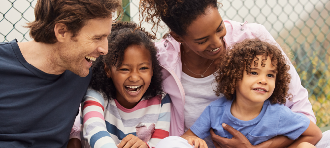 Kids MultivitaminsIn-Article Image 01 healthy children with their parents